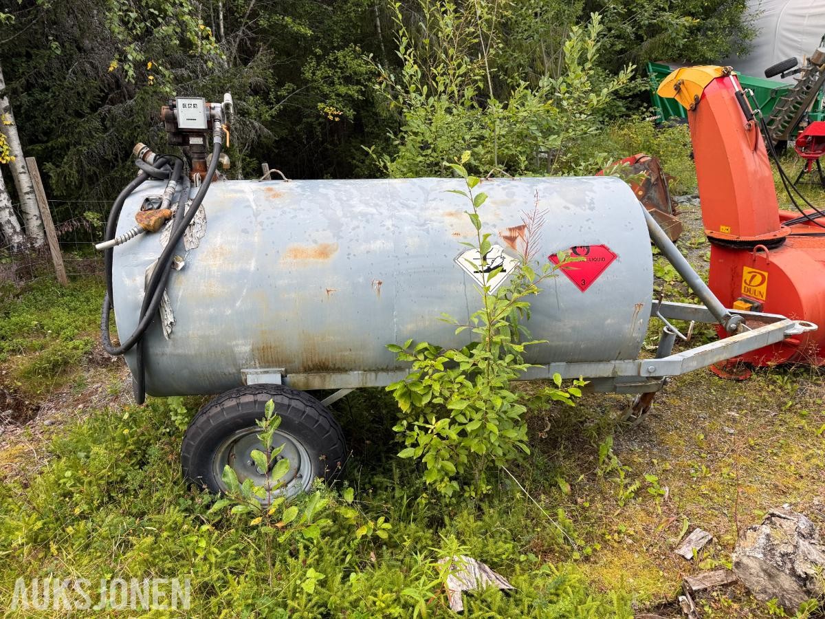 Dieseltank montert på Tilhenger 3000L m/pumpe