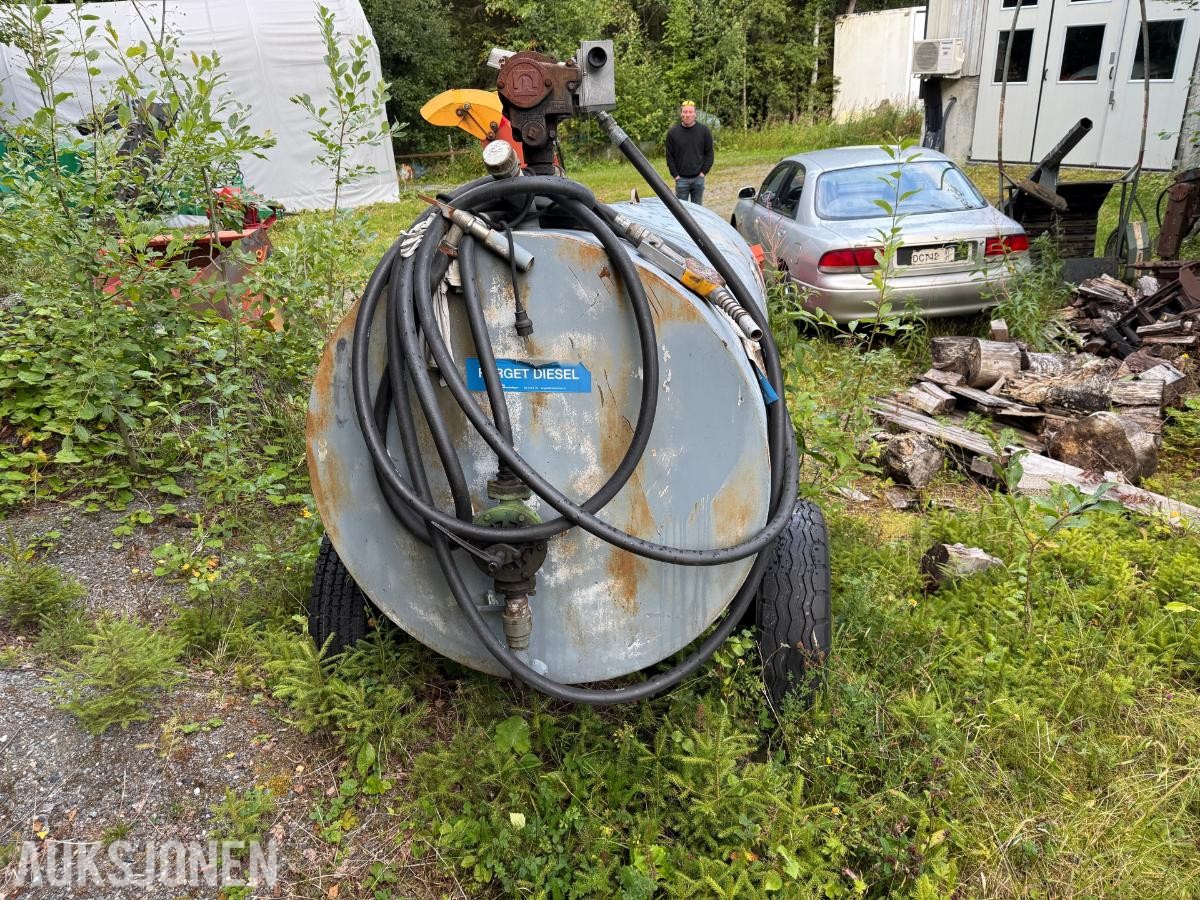 Dieseltank montert på Tilhenger 3000L m/pumpe