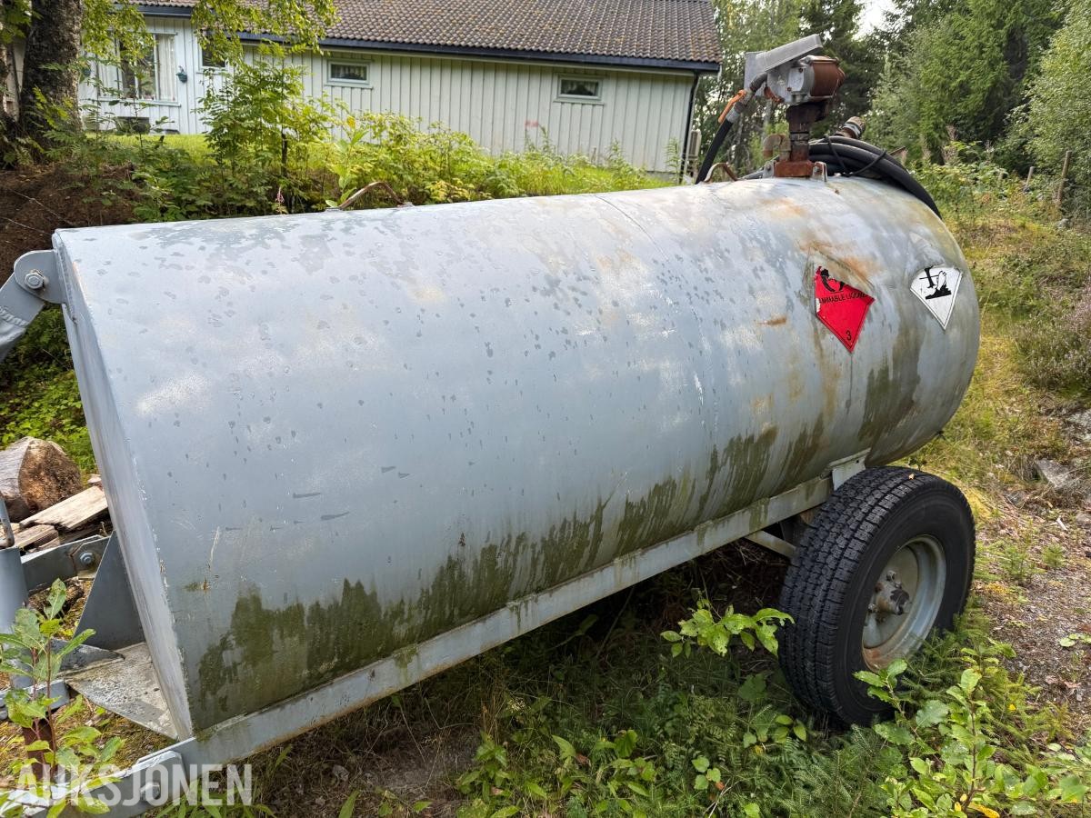 Dieseltank montert på Tilhenger 3000L m/pumpe