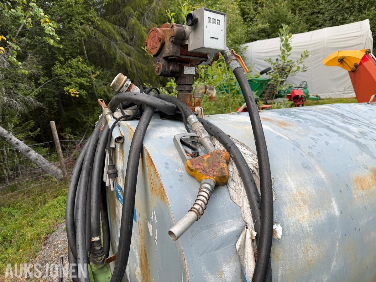 Dieseltank montert på Tilhenger 3000L m/pumpe