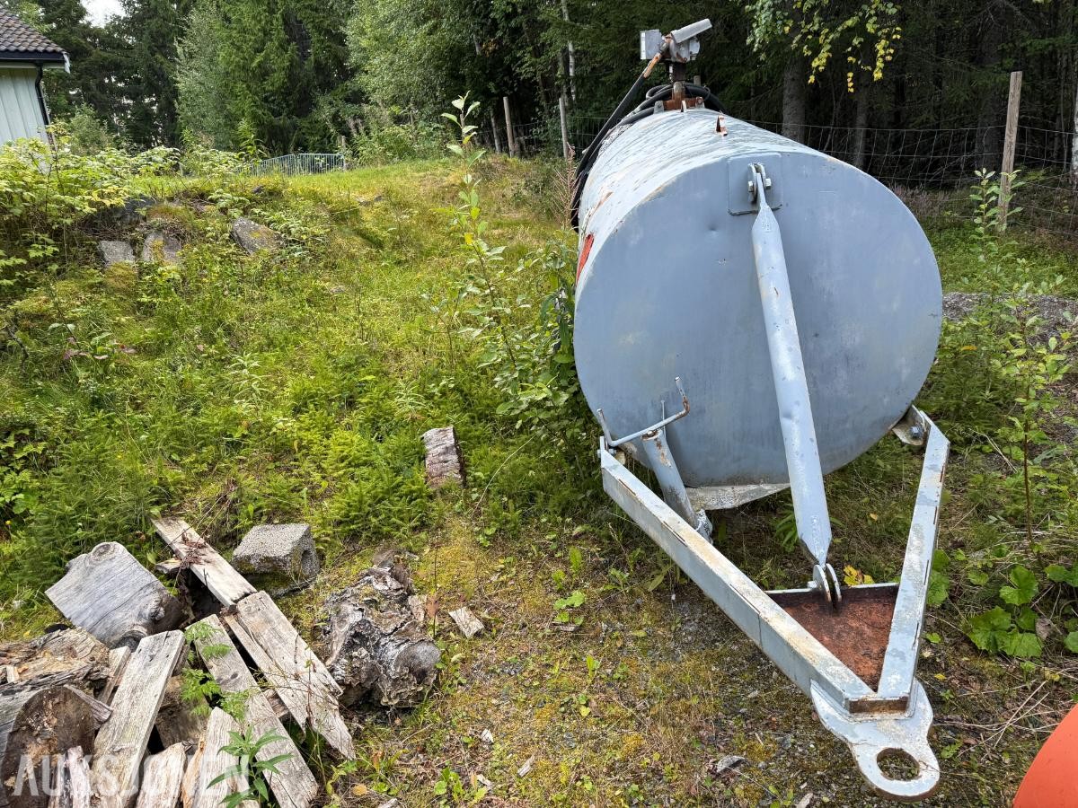 Dieseltank montert på Tilhenger 3000L m/pumpe