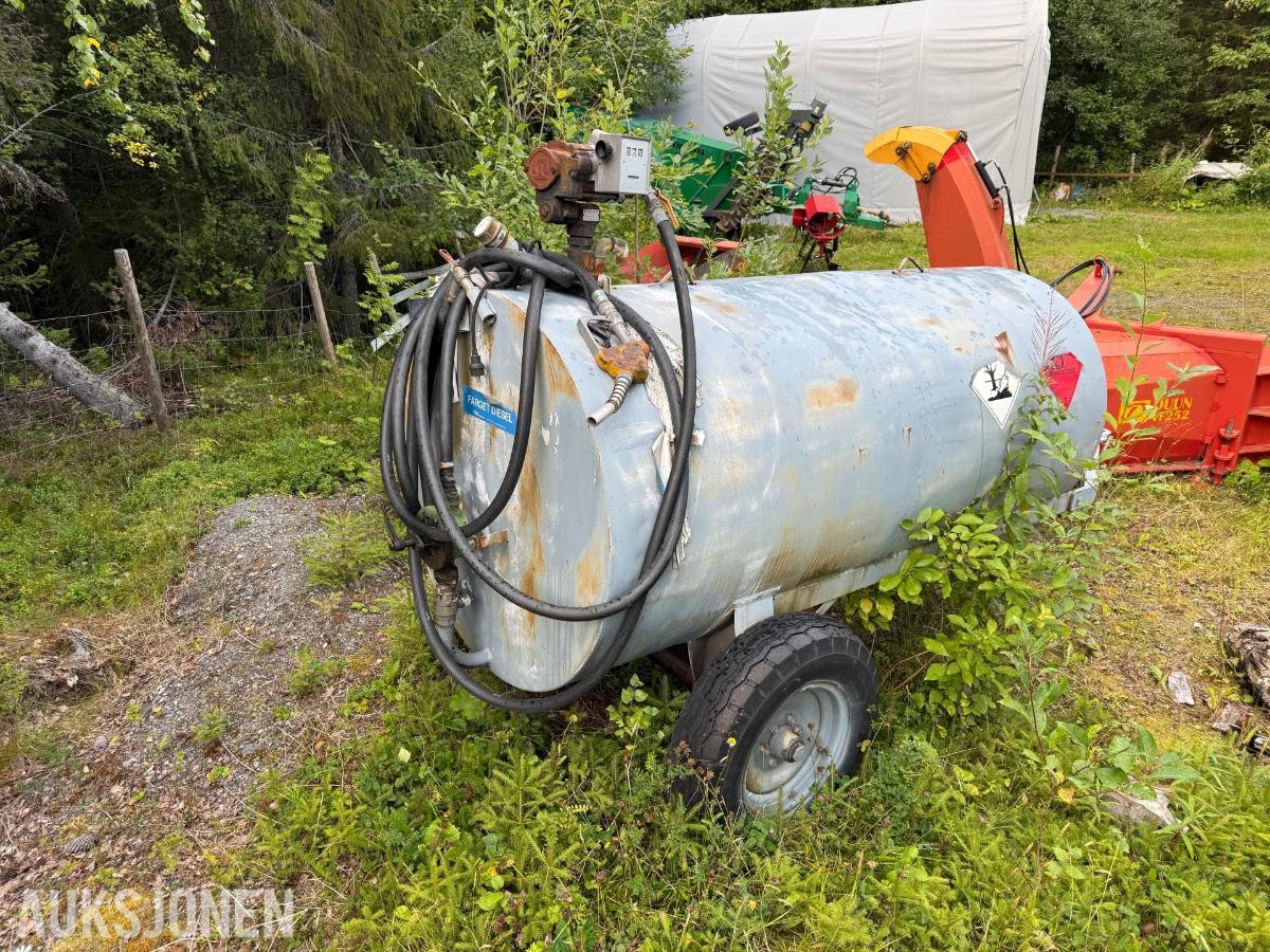 Dieseltank montert på Tilhenger 3000L m/pumpe