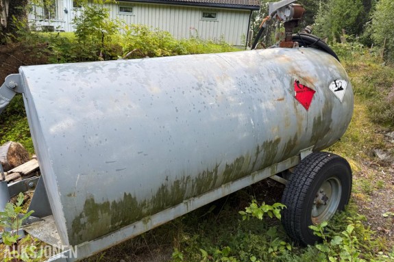 Dieseltank montert på Tilhenger 3000L m/pumpe