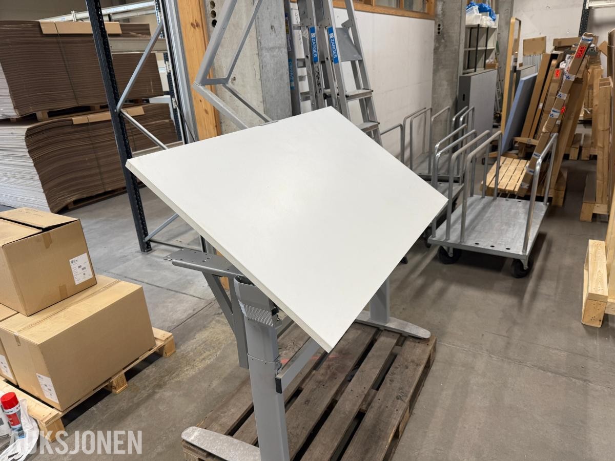 Elektrisk justerbart tegnebord