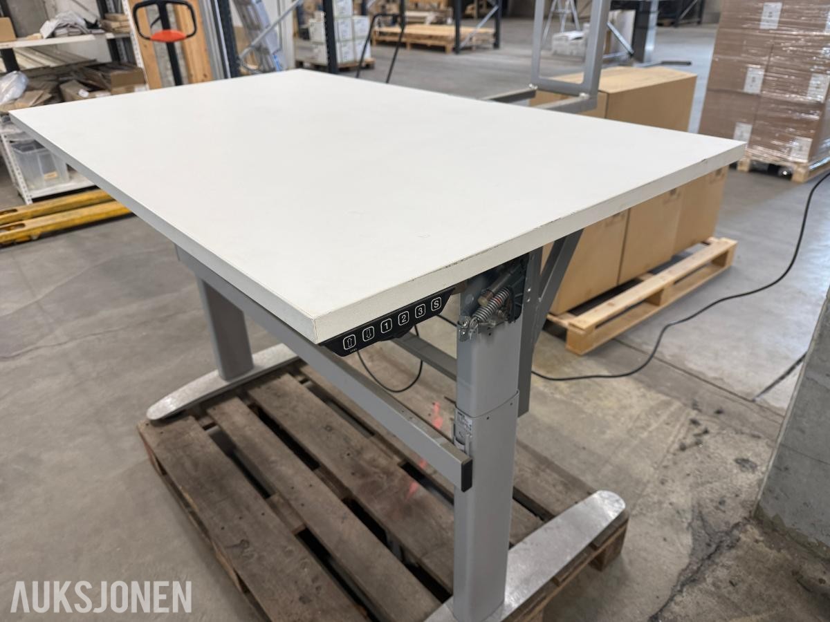 Elektrisk justerbart tegnebord