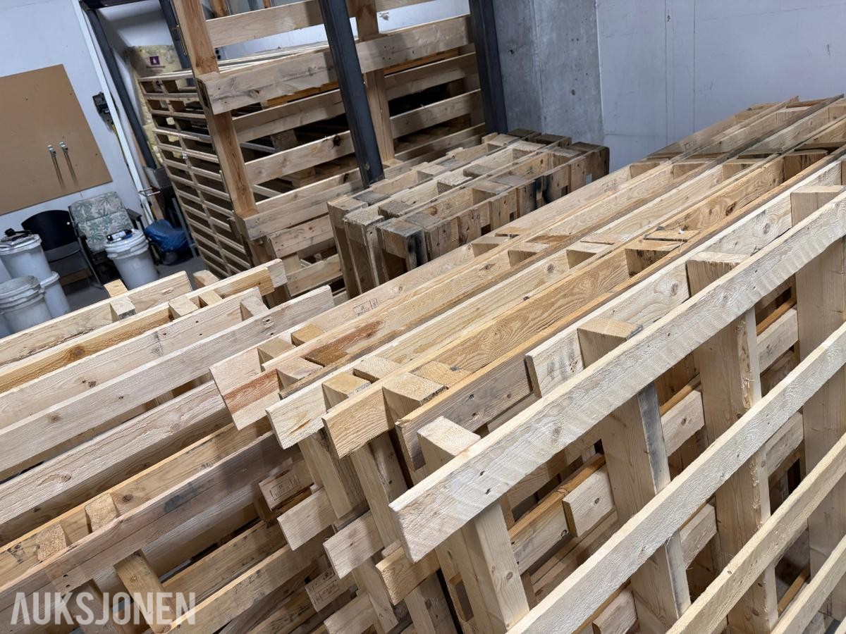 Paller Nye og brukte i ulike dimensjoner
