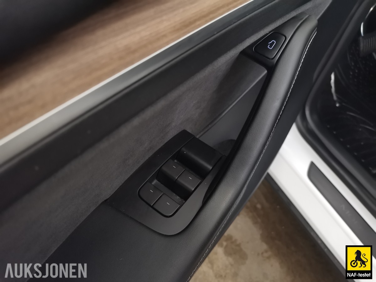 2022 Tesla Model Y LRDM AWD HENGERFESTE PANORAMA PREMIUM LYD & INTERIØR