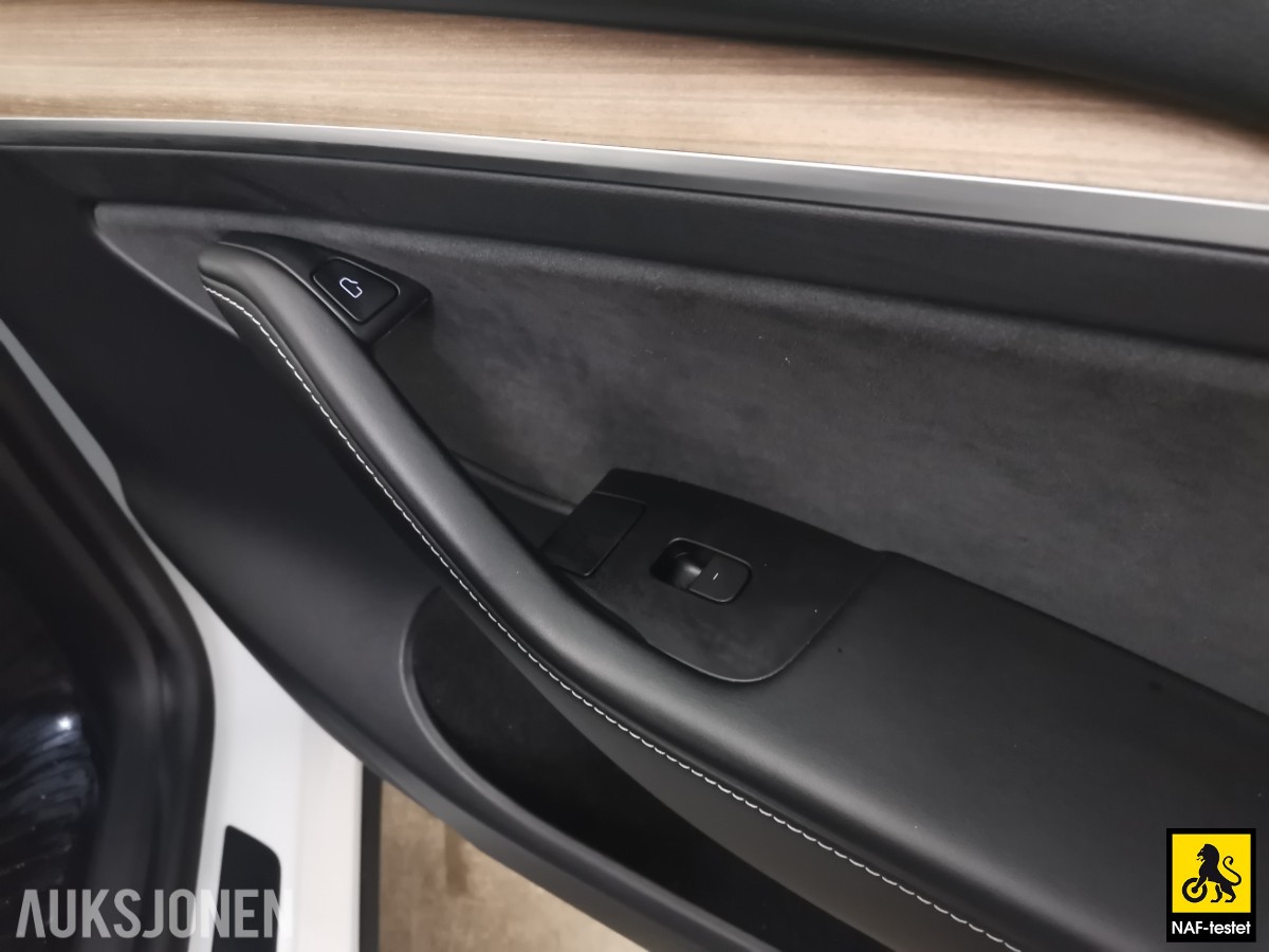 2022 Tesla Model Y LRDM AWD HENGERFESTE PANORAMA PREMIUM LYD & INTERIØR
