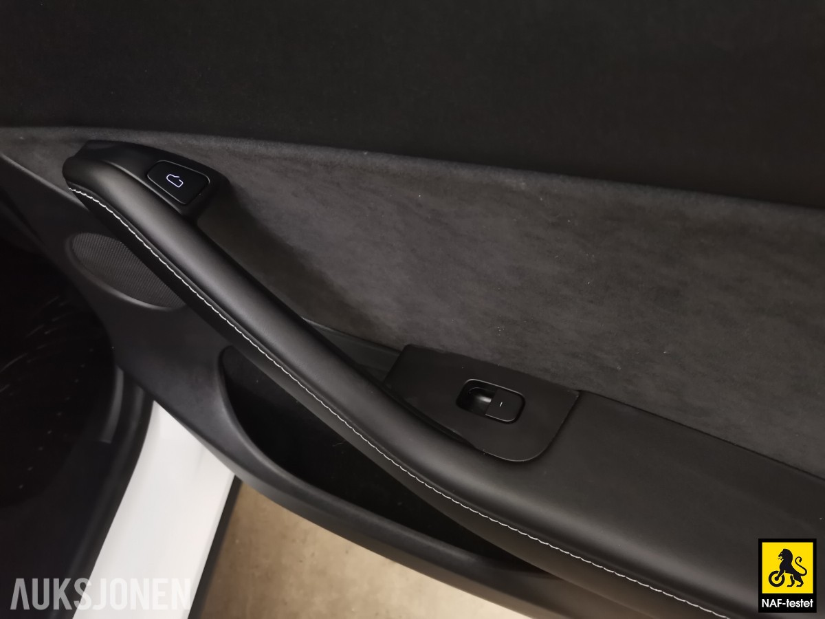 2022 Tesla Model Y LRDM AWD HENGERFESTE PANORAMA PREMIUM LYD & INTERIØR
