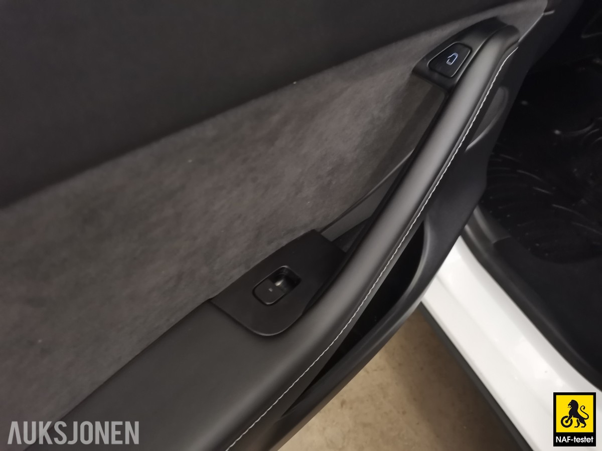 2022 Tesla Model Y LRDM AWD HENGERFESTE PANORAMA PREMIUM LYD & INTERIØR