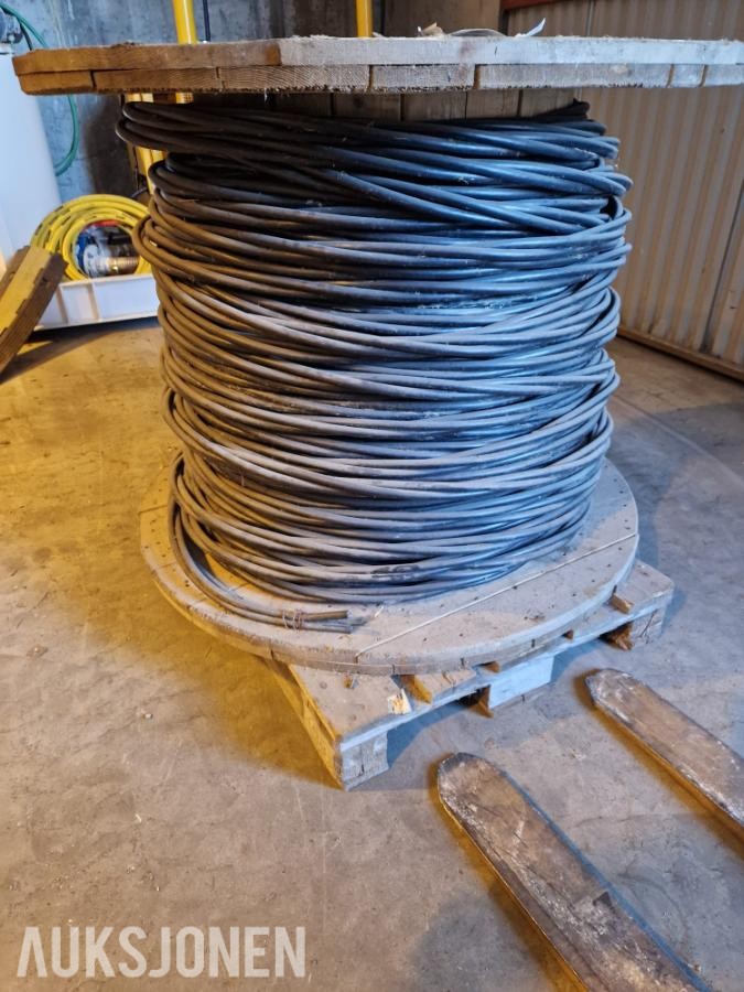 2014 PFSP 4X25/10 1 kV AFR 1016045 PFSP 4X25/10 1 kV AFR 1016045 - medfølger JORDKABLE