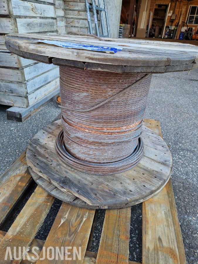 2014 PFSP 4X25/10 1 kV AFR 1016045 PFSP 4X25/10 1 kV AFR 1016045 - medfølger JORDKABLE