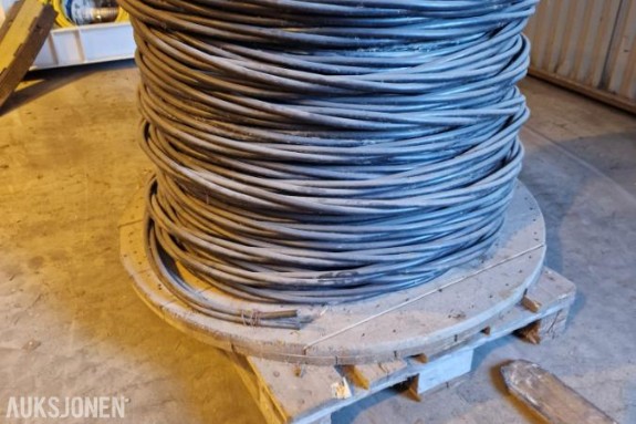 2014 PFSP 4X25/10 1 kV AFR 1016045 PFSP 4X25/10 1 kV AFR 1016045 - medfølger JORDKABLE