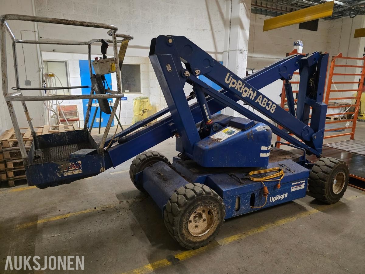 1998 UpRight AB38 bomlift – 11,5 m plattformhøyde – rep.objekt