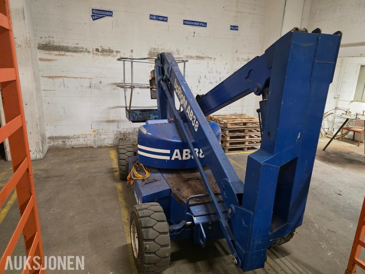 1998 UpRight AB38 bomlift – 11,5 m plattformhøyde – rep.objekt