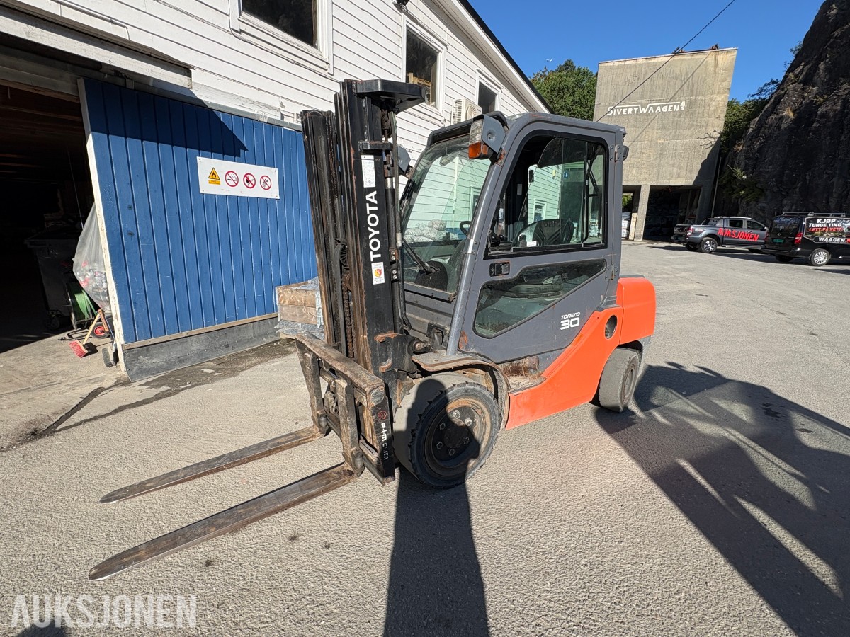 2016 Toyota Tonero 30 Gaffeltruck, 3 000 kg løftekapasitet, sideforskyver