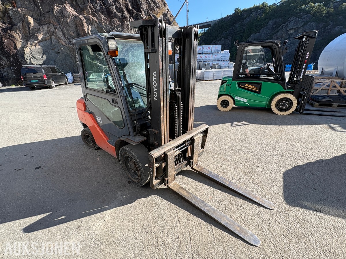 2016 Toyota Tonero 30 Gaffeltruck, 3 000 kg løftekapasitet, sideforskyver