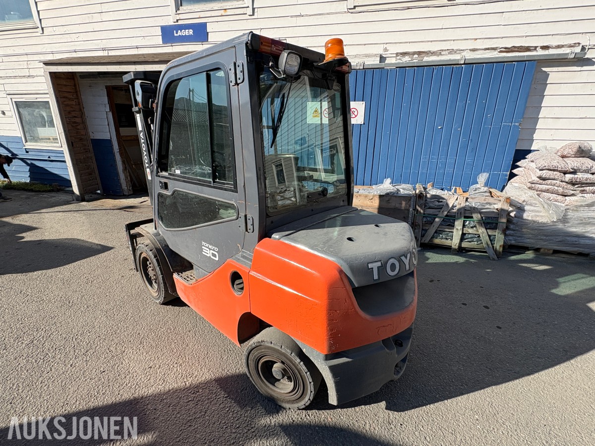 2016 Toyota Tonero 30 Gaffeltruck, 3 000 kg løftekapasitet, sideforskyver