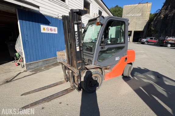 2016 Toyota Tonero 30 Gaffeltruck, 3 000 kg løftekapasitet, sideforskyver