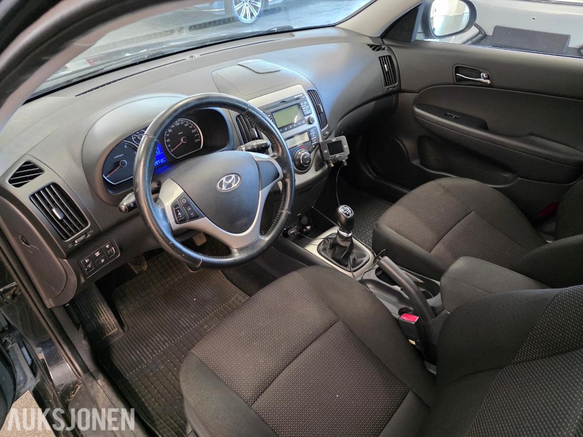 2011 HYUNDAI I30 1.6 CRDI HENGERFESTE VINTERHJUL EU TIL 31.03.2028