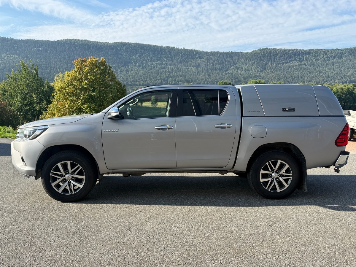 2017 Toyota HiLux 2,4 150 HK 4WD AUT 4-DØRS HENGERFESTE HARDTOP SKINN CRUISE KAMERA 