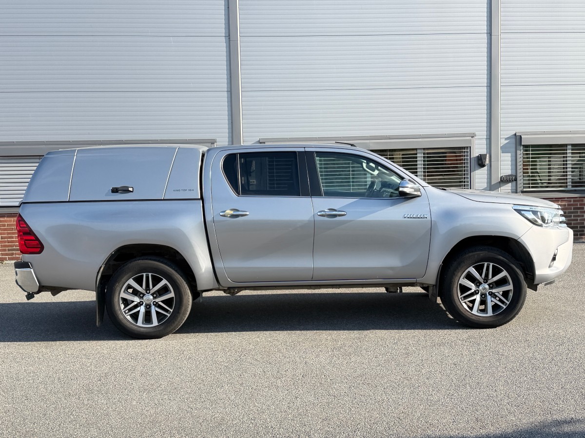 2017 Toyota HiLux 2,4 150 HK 4WD AUT 4-DØRS HENGERFESTE HARDTOP SKINN CRUISE KAMERA 
