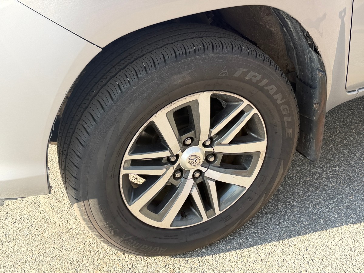 2017 Toyota HiLux 2,4 150 HK 4WD AUT 4-DØRS HENGERFESTE HARDTOP SKINN CRUISE KAMERA 