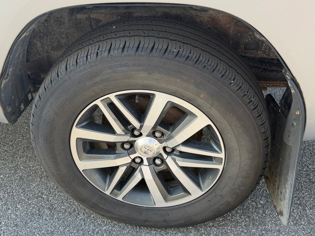2017 Toyota HiLux 2,4 150 HK 4WD AUT 4-DØRS HENGERFESTE HARDTOP SKINN CRUISE KAMERA 