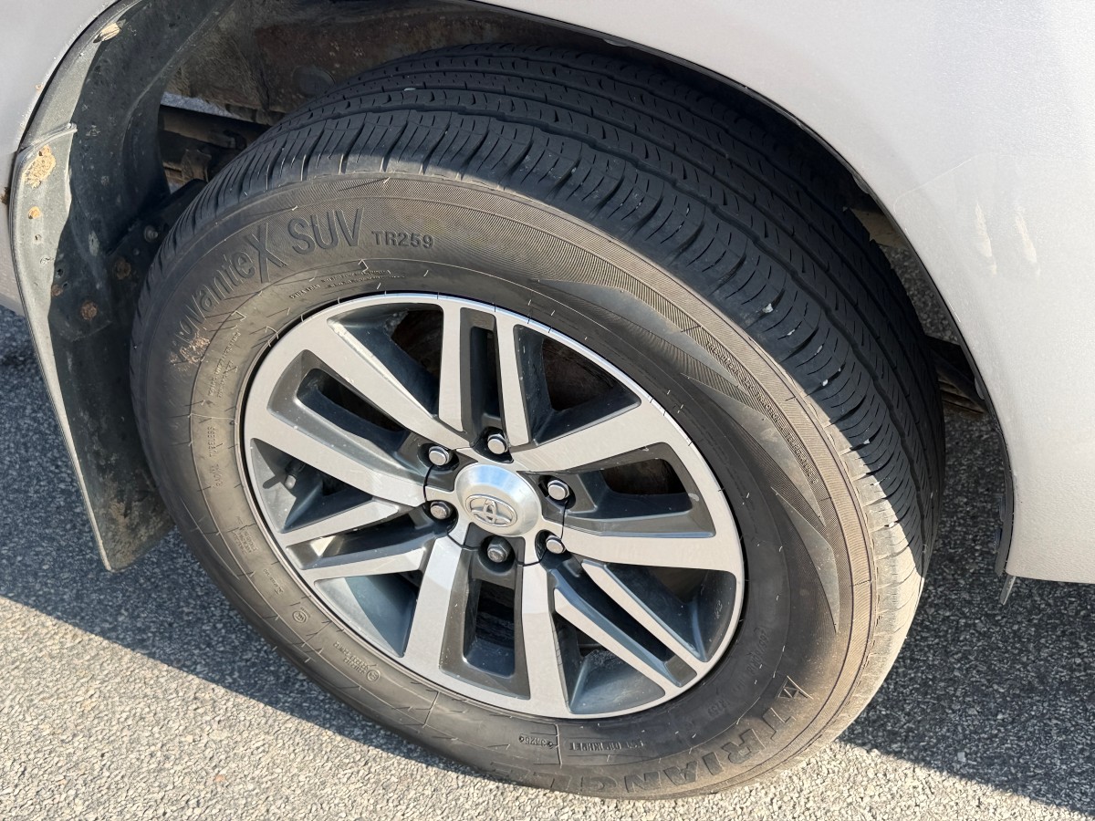 2017 Toyota HiLux 2,4 150 HK 4WD AUT 4-DØRS HENGERFESTE HARDTOP SKINN CRUISE KAMERA 
