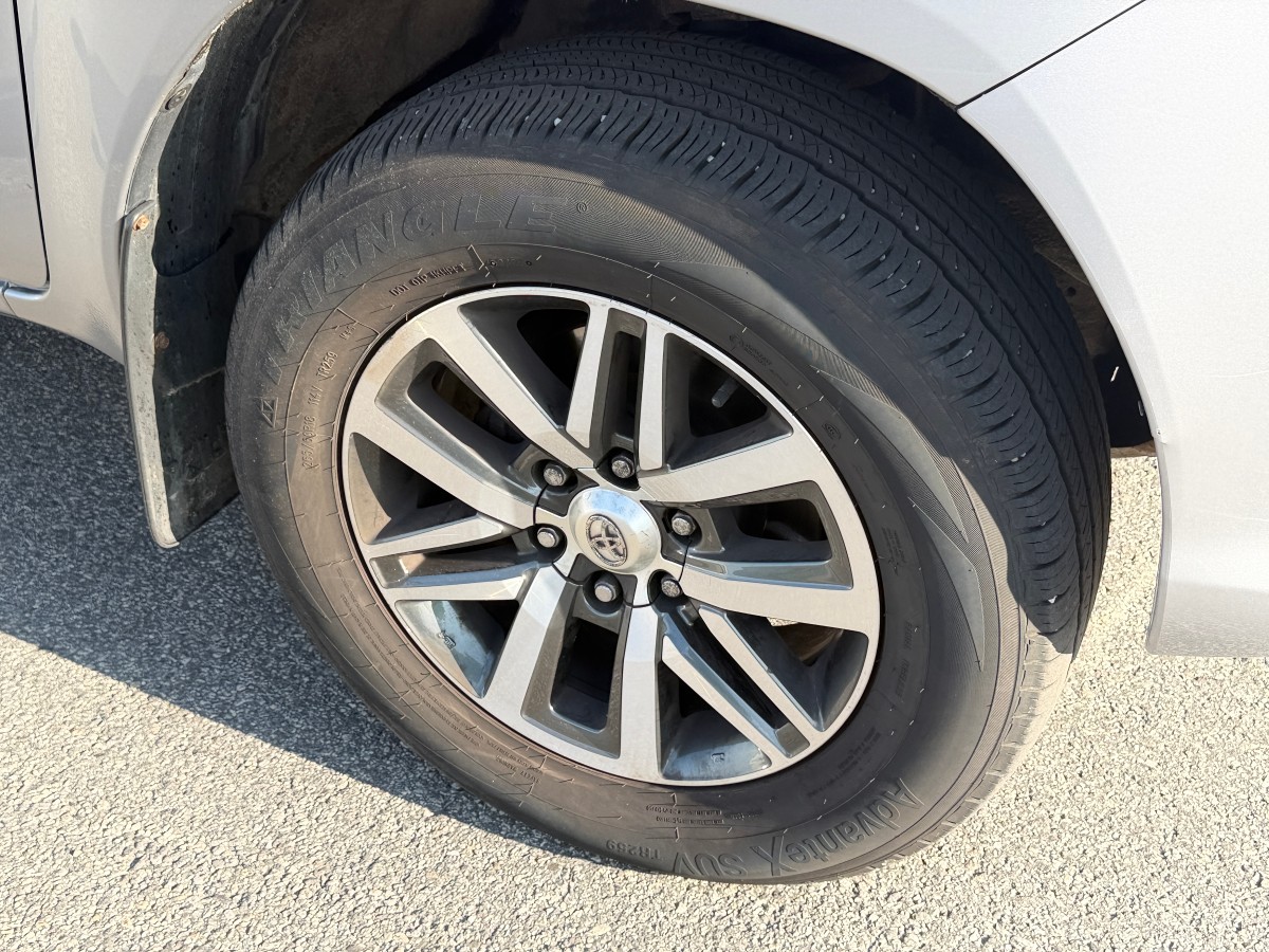 2017 Toyota HiLux 2,4 150 HK 4WD AUT 4-DØRS HENGERFESTE HARDTOP SKINN CRUISE KAMERA 