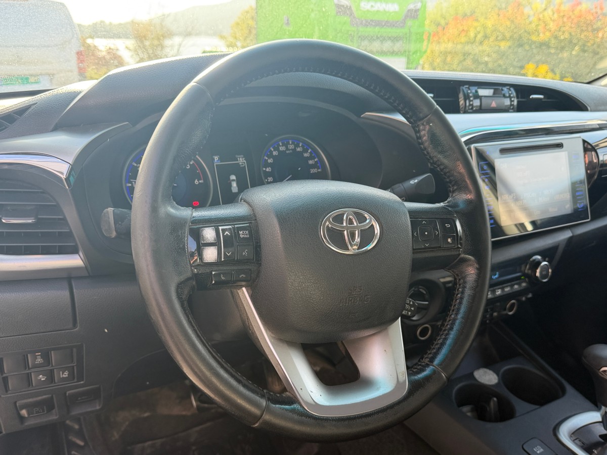 2017 Toyota HiLux 2,4 150 HK 4WD AUT 4-DØRS HENGERFESTE HARDTOP SKINN CRUISE KAMERA 