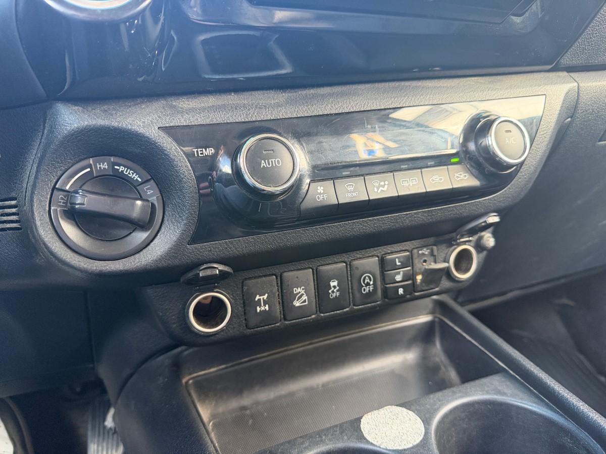 2017 Toyota HiLux 2,4 150 HK 4WD AUT 4-DØRS HENGERFESTE HARDTOP SKINN CRUISE KAMERA 