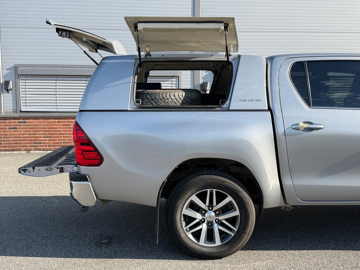 2017 Toyota HiLux 2,4 150 HK 4WD AUT 4-DØRS HENGERFESTE HARDTOP SKINN CRUISE KAMERA 