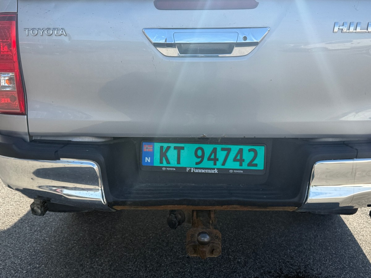 2017 Toyota HiLux 2,4 150 HK 4WD AUT 4-DØRS HENGERFESTE HARDTOP SKINN CRUISE KAMERA 