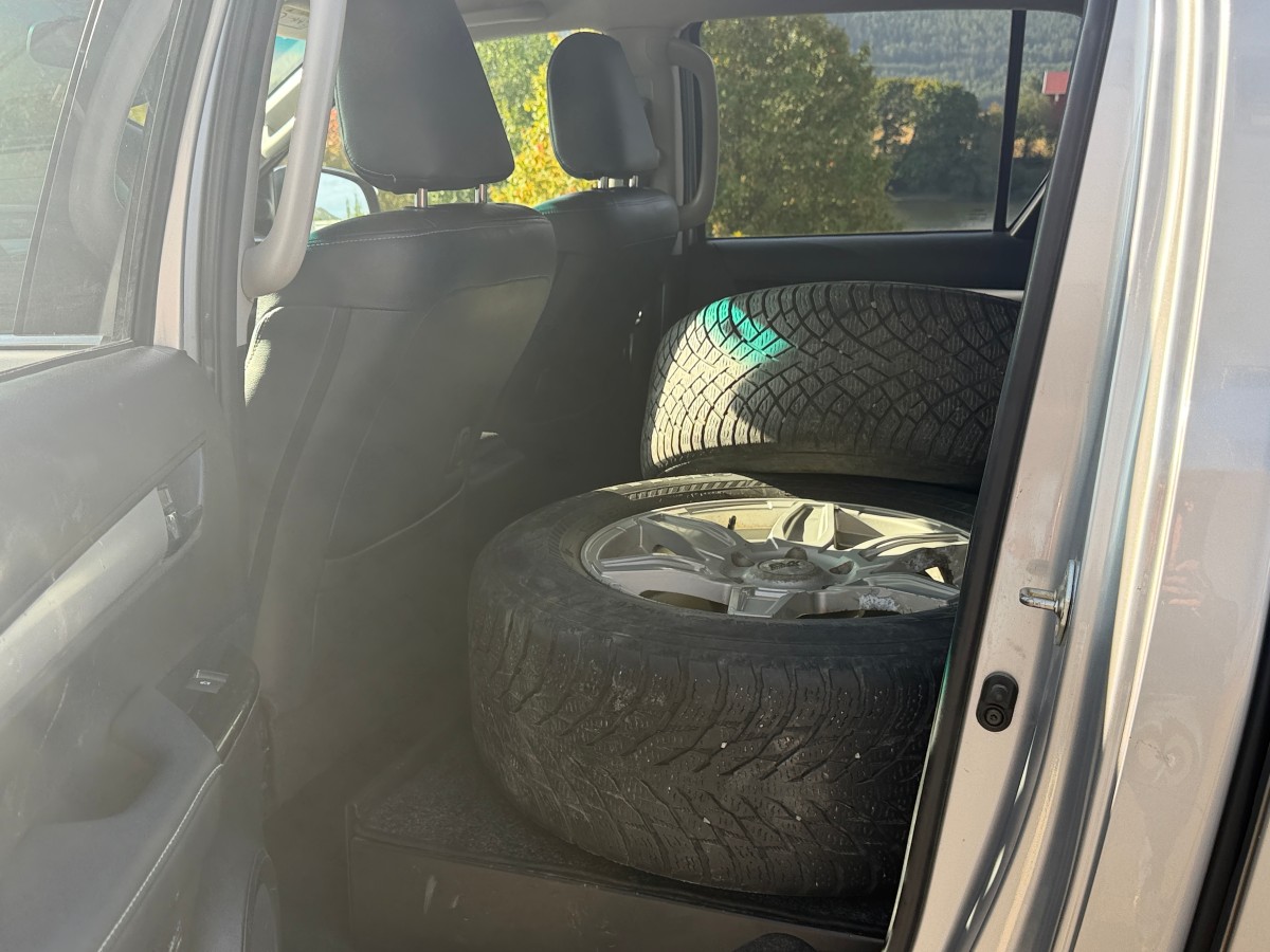 2017 Toyota HiLux 2,4 150 HK 4WD AUT 4-DØRS HENGERFESTE HARDTOP SKINN CRUISE KAMERA 