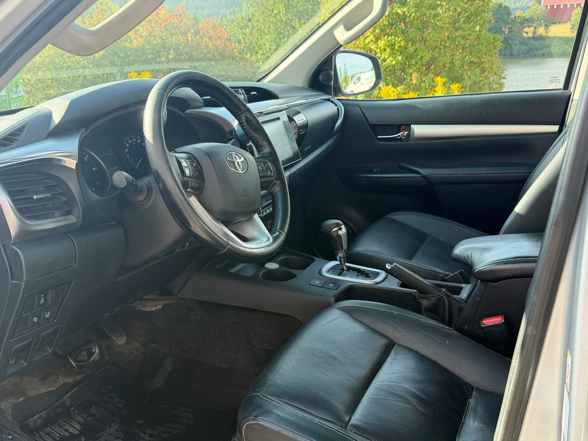 2017 Toyota HiLux 2,4 150 HK 4WD AUT 4-DØRS HENGERFESTE HARDTOP SKINN CRUISE KAMERA 