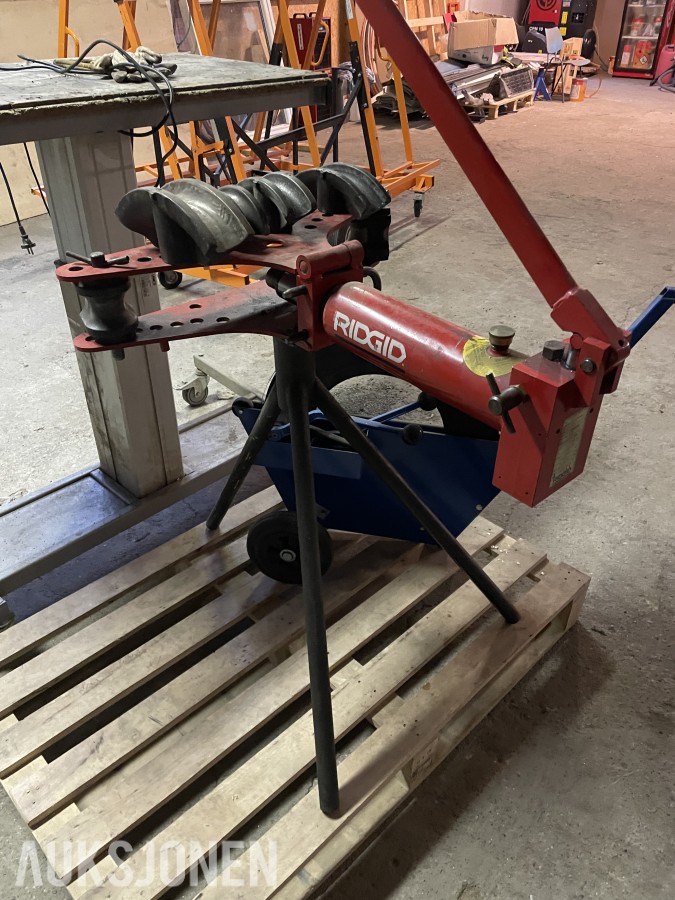 Verkstedpakke med Luna båndsag, Ridgid rørbøyer, båndsliper og arbeidsbord