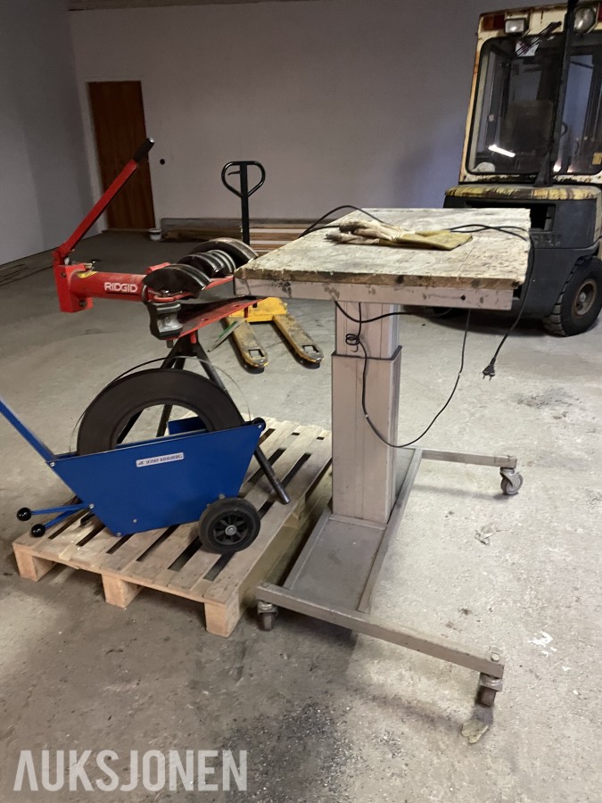 Verkstedpakke med Luna båndsag, Ridgid rørbøyer, båndsliper og arbeidsbord