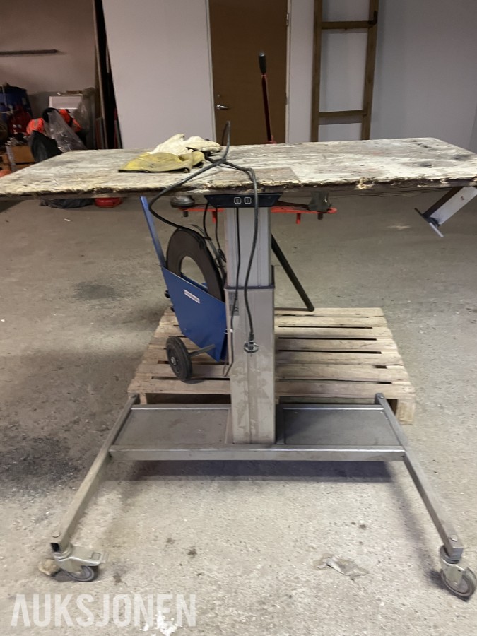 Verkstedpakke med Luna båndsag, Ridgid rørbøyer, båndsliper og arbeidsbord