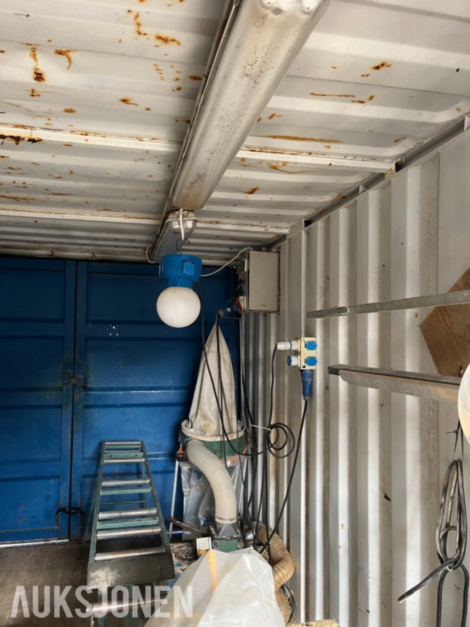 2010 20 fots sag container med innhold