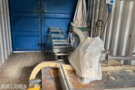2010 20 fots sag container med innhold