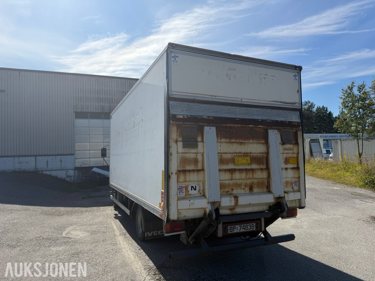 2002 Iveco Eurocargo Skapbil med Bakløfter