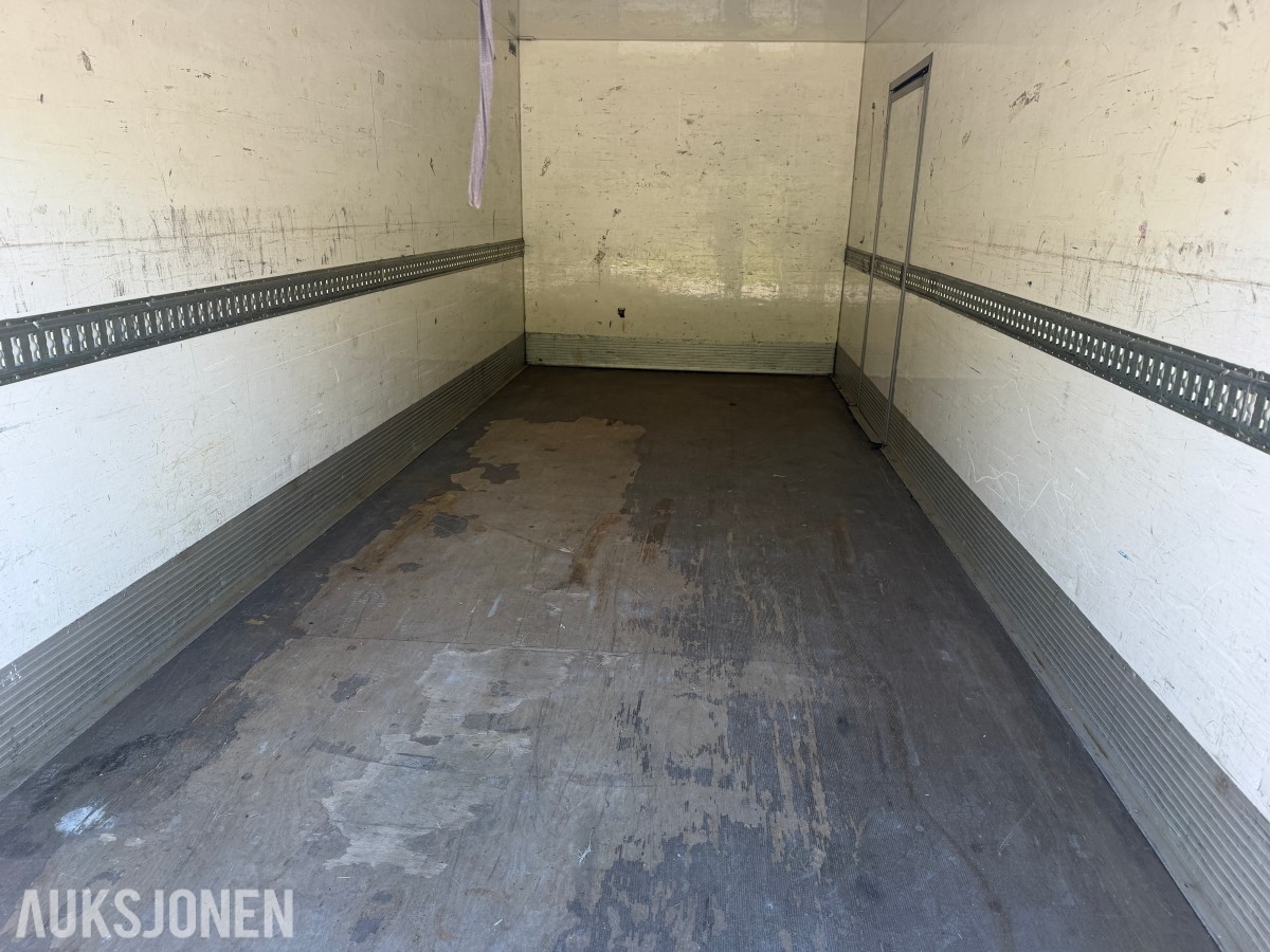 2002 Iveco Eurocargo Skapbil med Bakløfter
