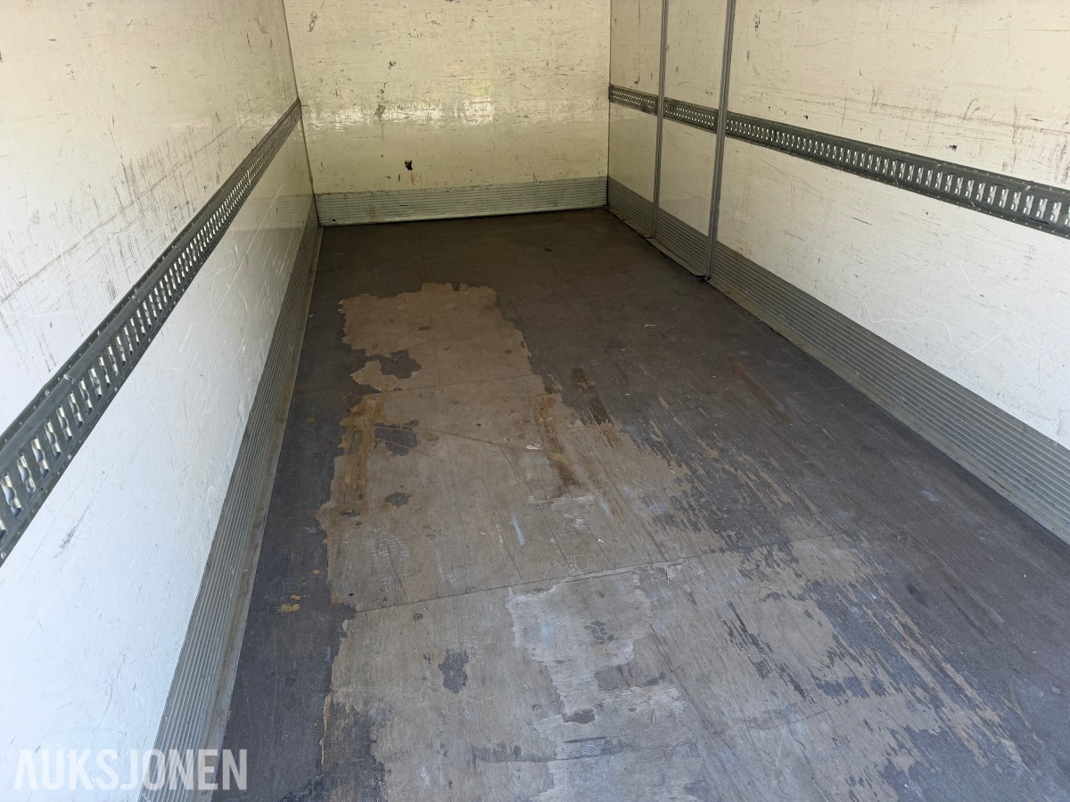 2002 Iveco Eurocargo Skapbil med Bakløfter