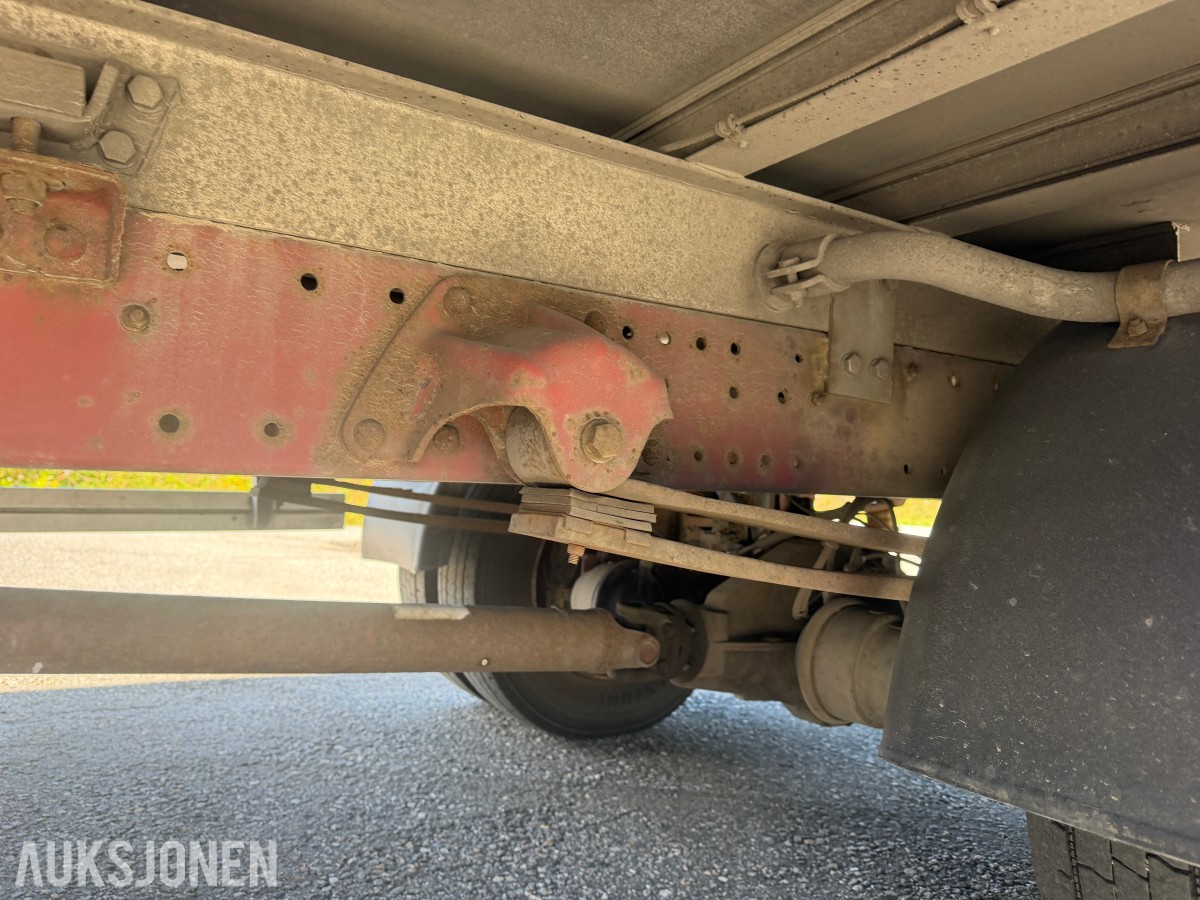 2002 Iveco Eurocargo Skapbil med Bakløfter