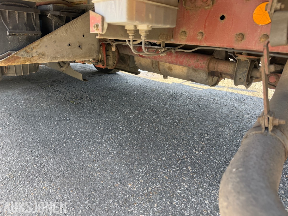 2002 Iveco Eurocargo Skapbil med Bakløfter