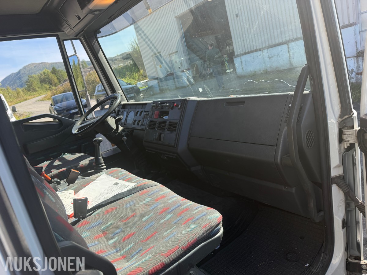 2002 Iveco Eurocargo Skapbil med Bakløfter