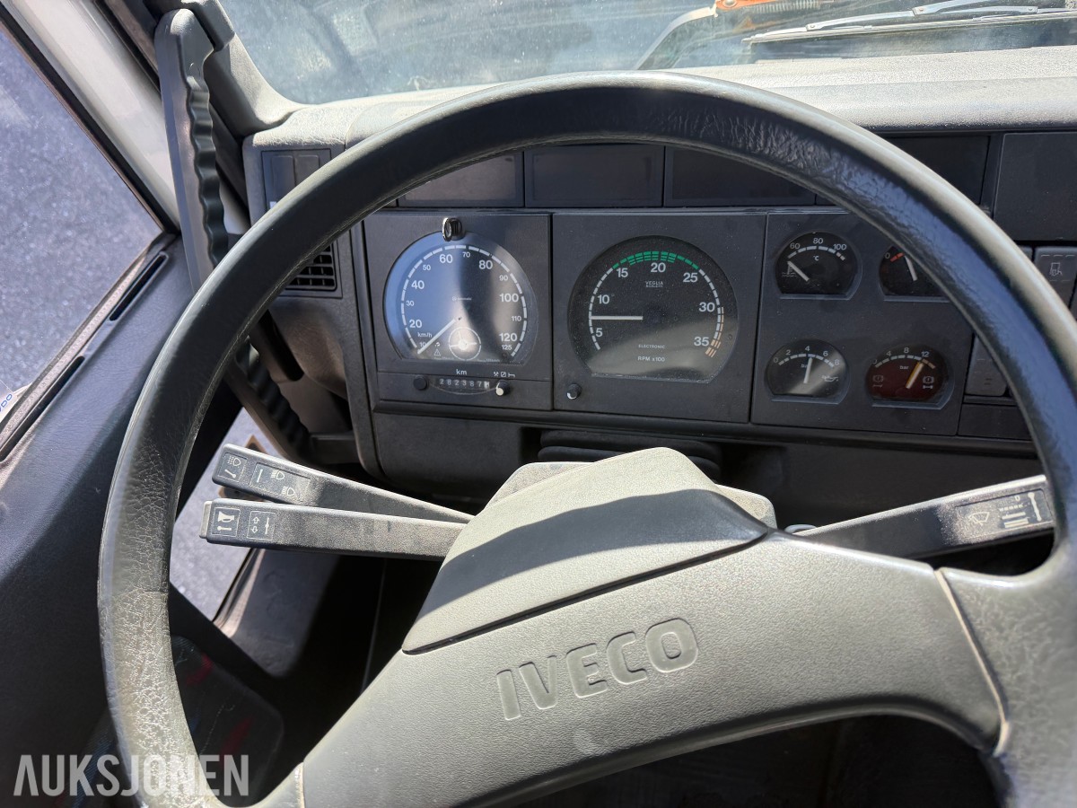 2002 Iveco Eurocargo Skapbil med Bakløfter