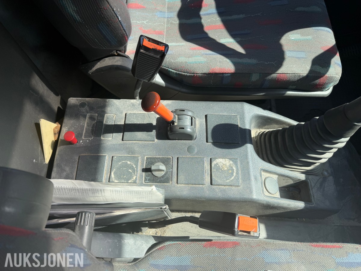 2002 Iveco Eurocargo Skapbil med Bakløfter