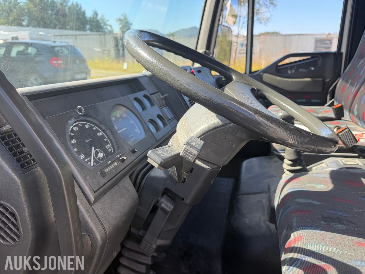 2002 Iveco Eurocargo Skapbil med Bakløfter